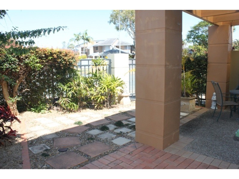 1/24 Brighton Parade, Southport QLD 4215