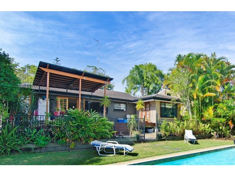 18 Wistaria Avenue, Southport QLD 4215