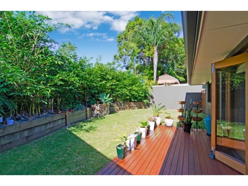 18 Wistaria Avenue, Southport QLD 4215