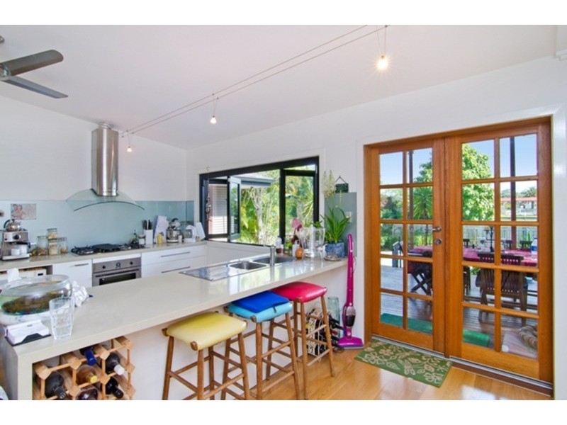 18 Wistaria Avenue, Southport QLD 4215