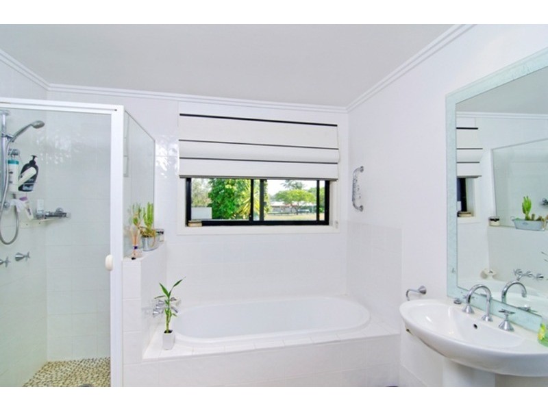 18 Wistaria Avenue, Southport QLD 4215