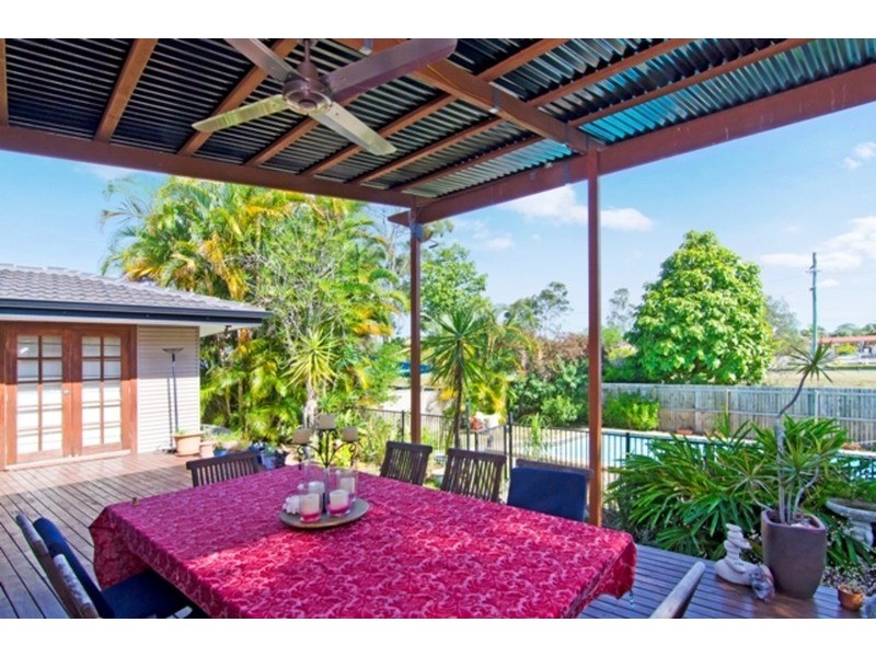 18 Wistaria Avenue, Southport QLD 4215