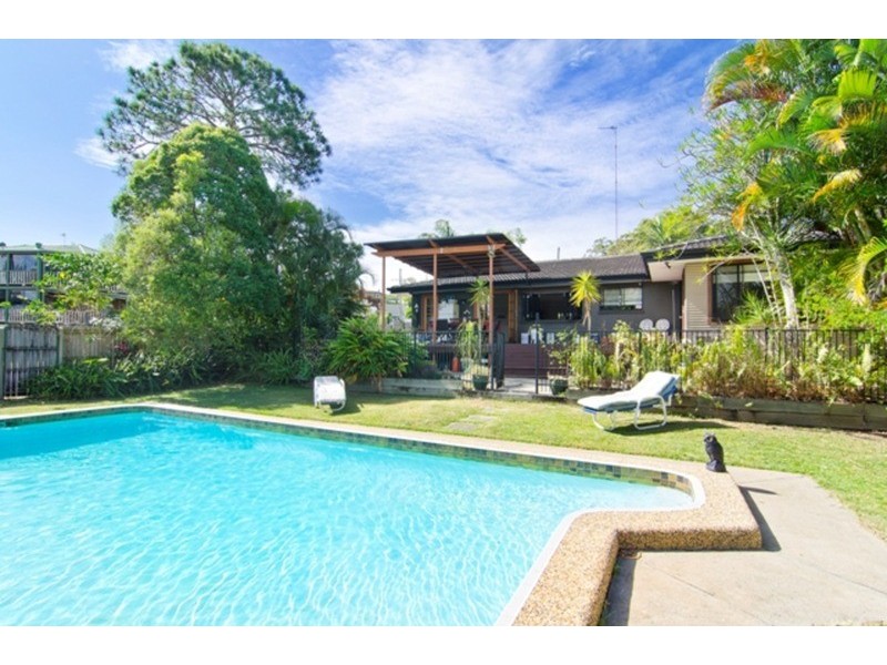 18 Wistaria Avenue, Southport QLD 4215