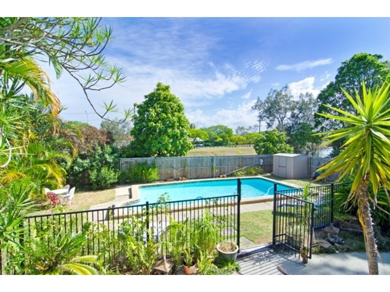 18 Wistaria Avenue, Southport QLD 4215