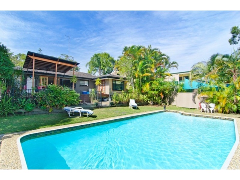 18 Wistaria Avenue, Southport QLD 4215