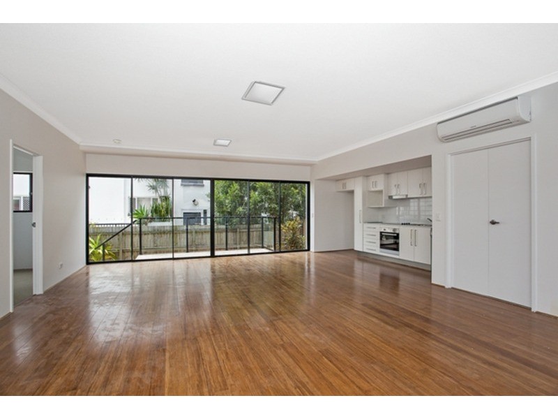 1/37 Central Street, Labrador QLD 4215