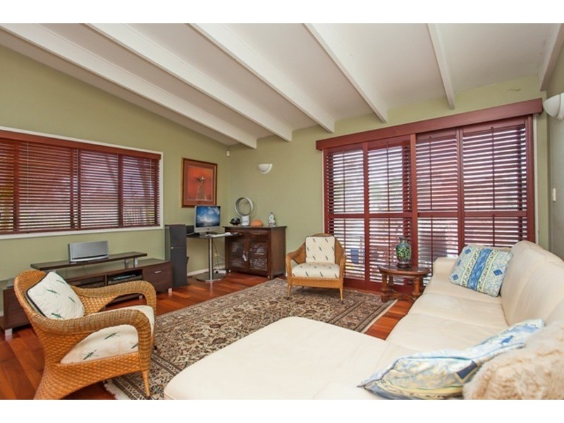 33 Boronia Drive, Southport QLD 4215