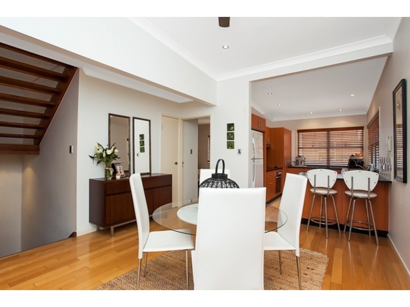 6/29 Proud Street, Labrador QLD 4215