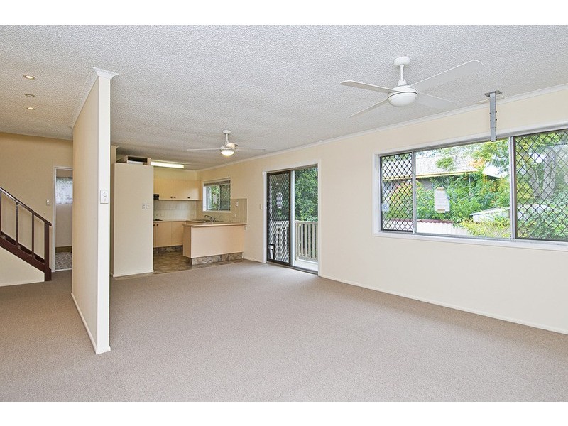 6 Tongarra Street, Southport QLD 4215