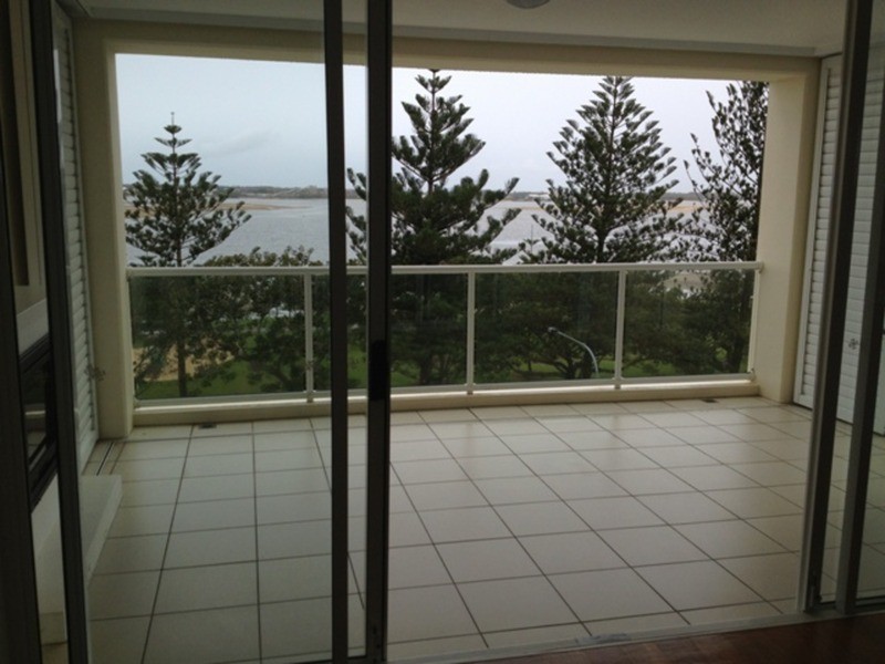 501/212 Marine  Parade, Labrador QLD 4215