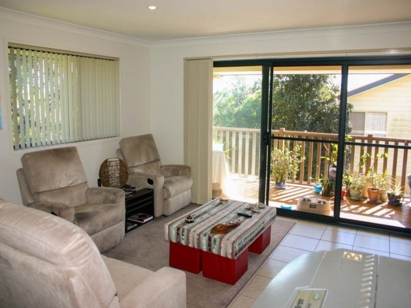 98B Kumbari Avenue, Labrador QLD 4215