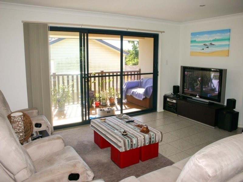 98B Kumbari Avenue, Labrador QLD 4215