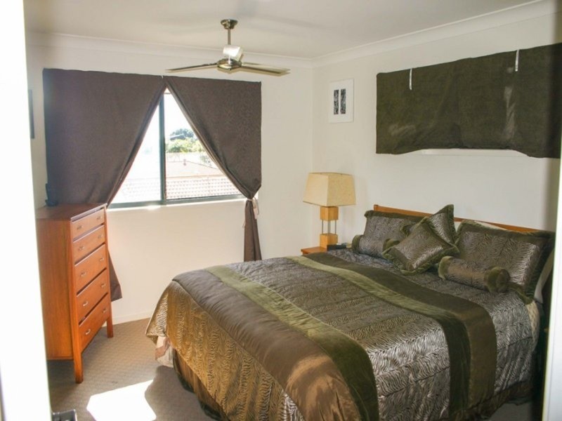 98B Kumbari Avenue, Labrador QLD 4215