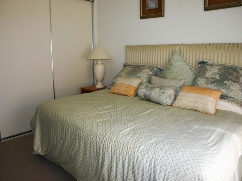 98B Kumbari Avenue, Labrador QLD 4215