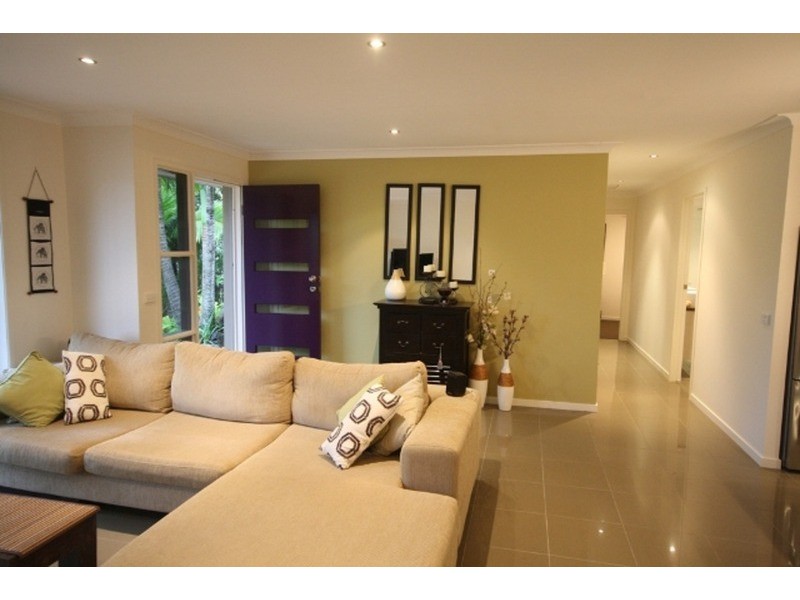 10 Nemo  Street, Ashmore QLD 4214