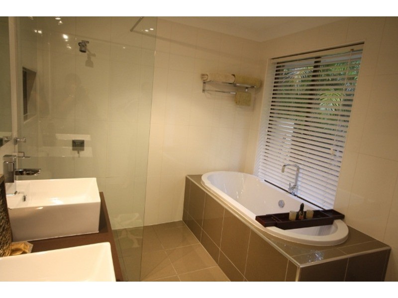 10 Nemo  Street, Ashmore QLD 4214