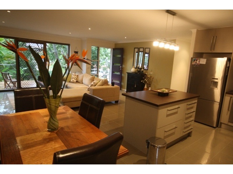 10 Nemo  Street, Ashmore QLD 4214