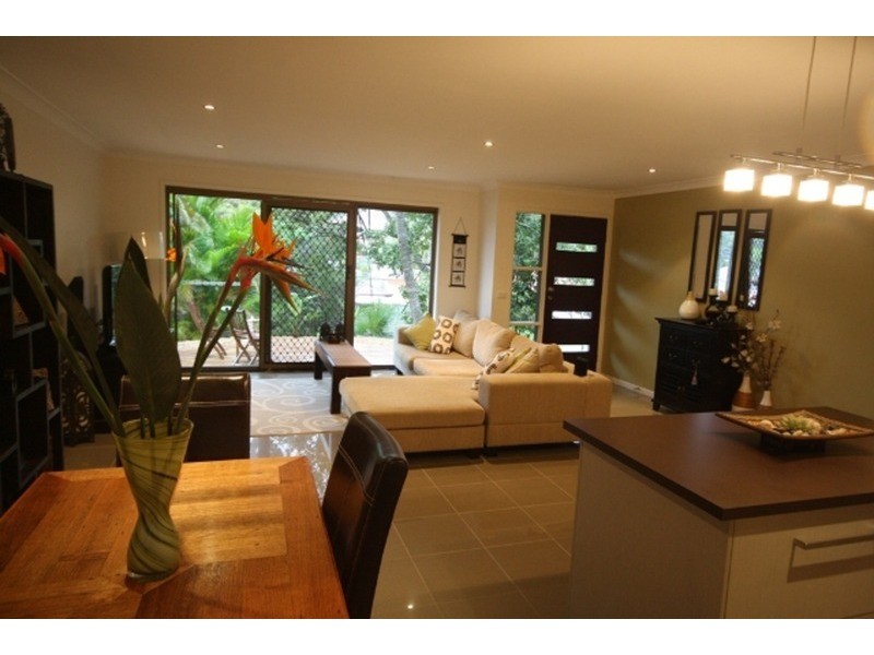 10 Nemo  Street, Ashmore QLD 4214