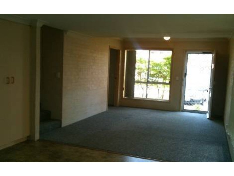 3/13 Brown  Street, Labrador QLD 4215