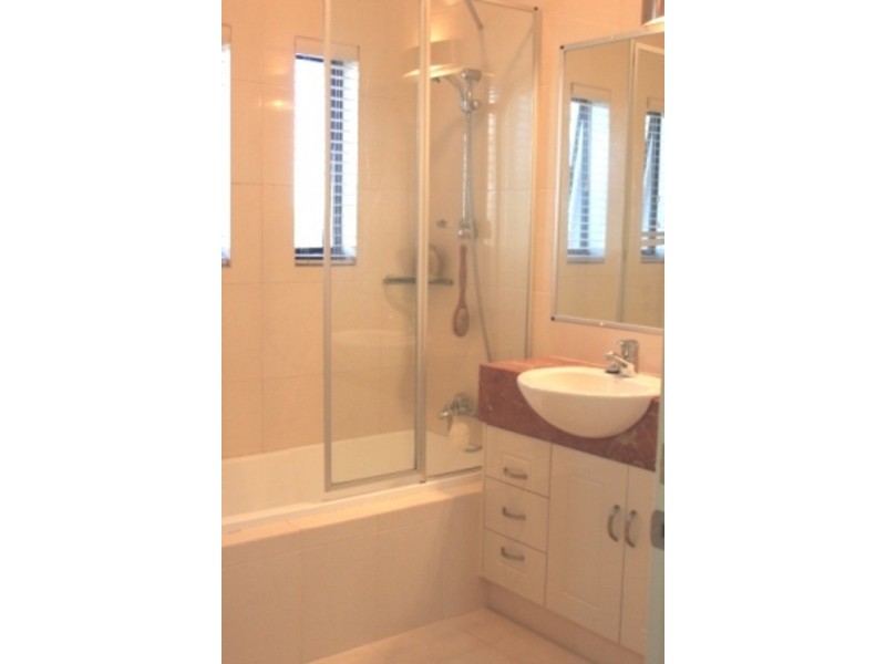 22 King James Court, Sovereign Islands QLD 4216