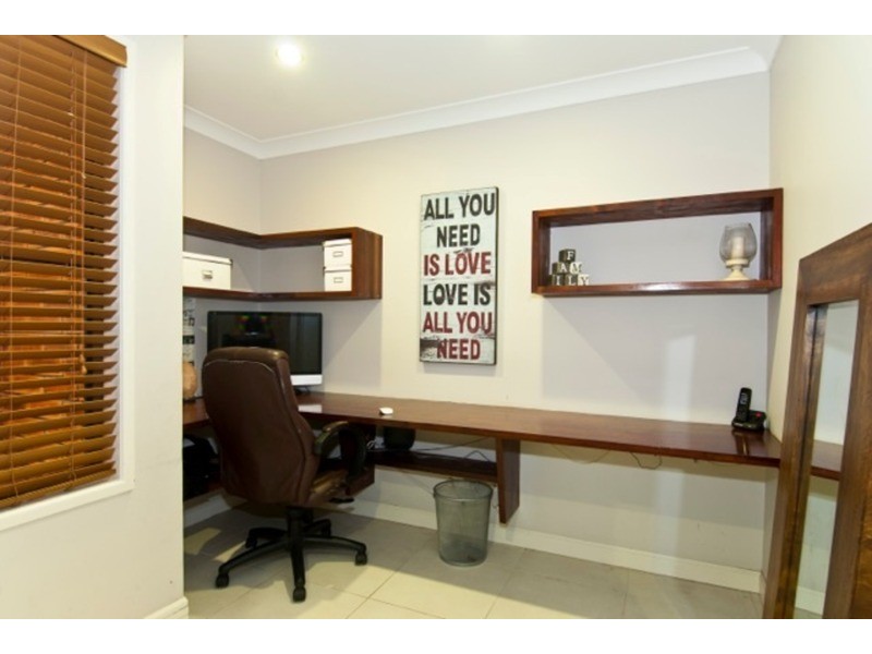 9 Yangoora  Crescent, Ashmore QLD 4214