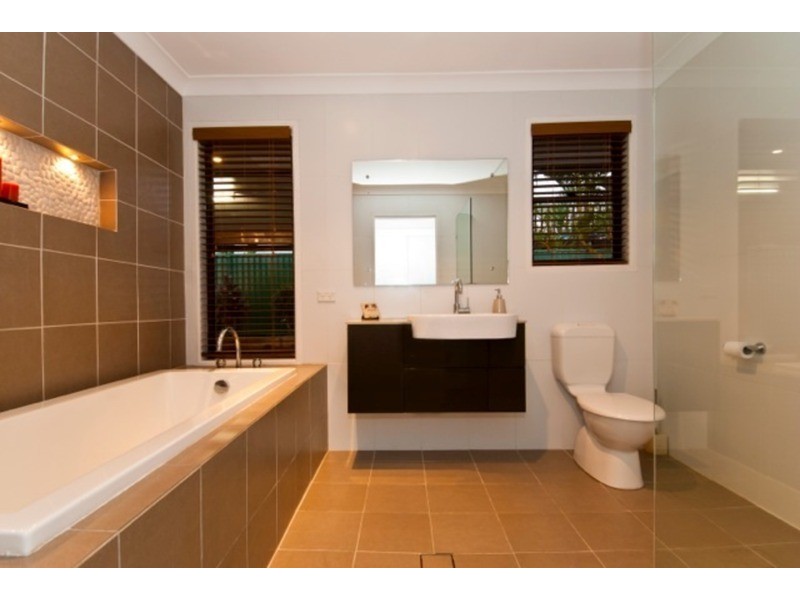 9 Yangoora  Crescent, Ashmore QLD 4214