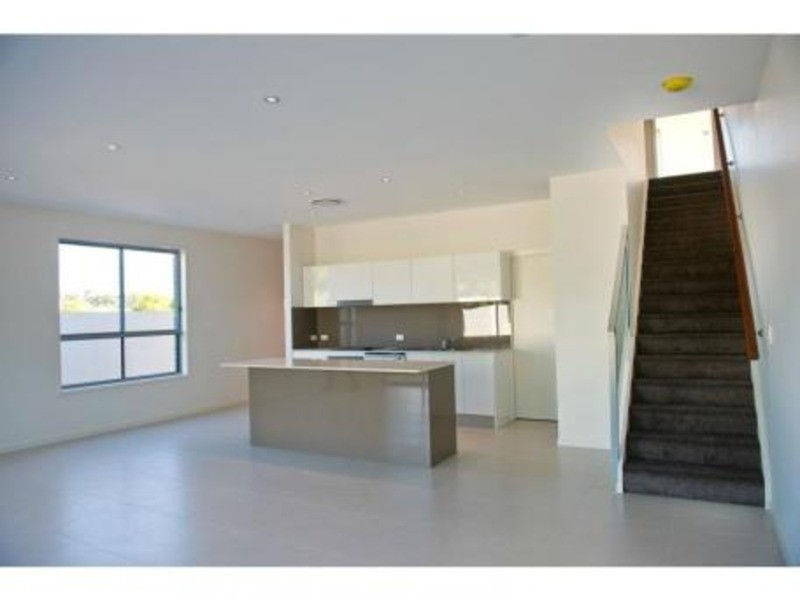 1/8 Compass Drive, Biggera Waters QLD 4216