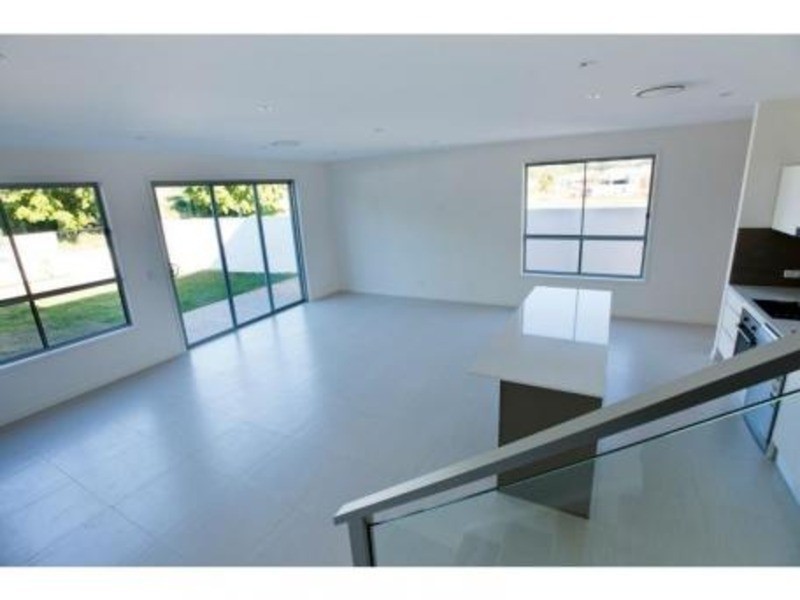 1/8 Compass Drive, Biggera Waters QLD 4216