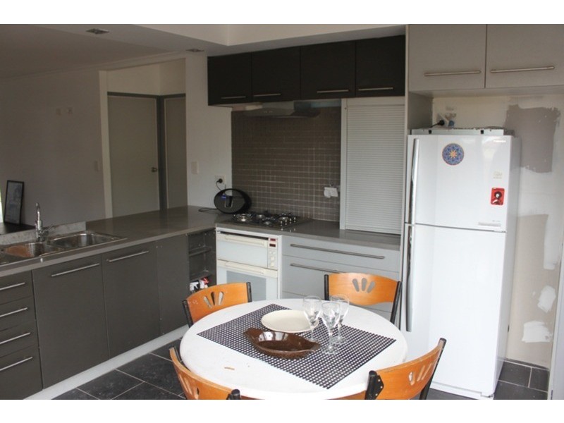 130 Falconer Street, Southport QLD 4215