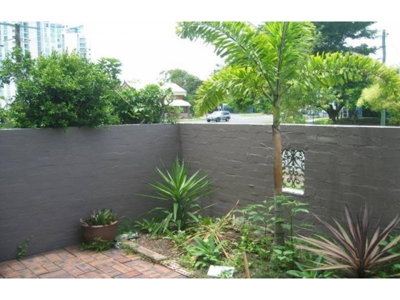 3/140 Frank Street, Labrador QLD 4215