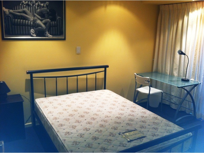 Parkwood QLD 4214