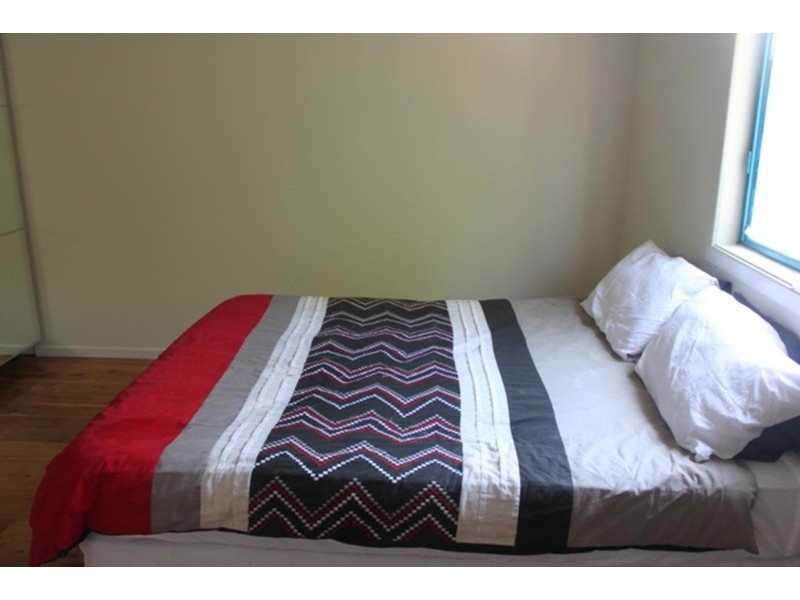 36 Deakin Avenue, Southport QLD 4215