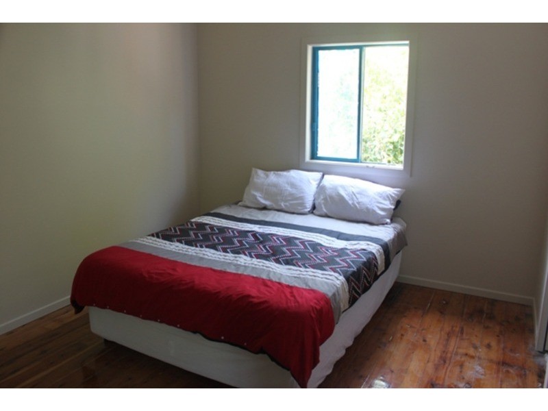 36 Deakin Avenue, Southport QLD 4215