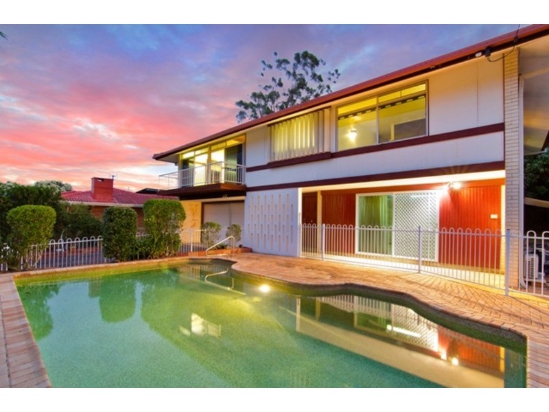 9 Petersen  Avenue, Southport QLD 4215