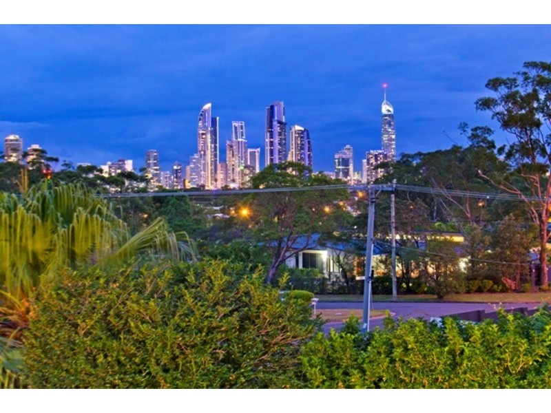 9 Petersen  Avenue, Southport QLD 4215