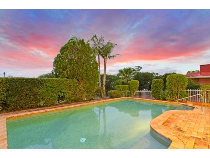 9 Petersen  Avenue, Southport QLD 4215