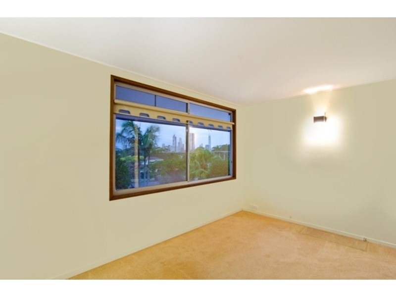 9 Petersen  Avenue, Southport QLD 4215