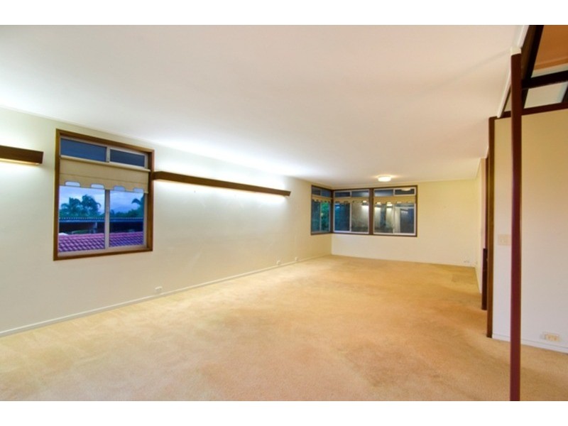 9 Petersen  Avenue, Southport QLD 4215