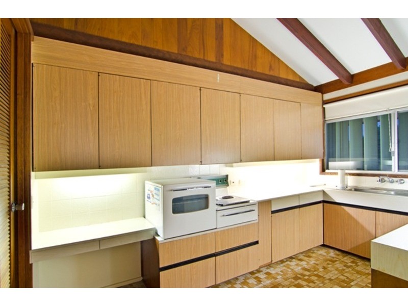 9 Petersen  Avenue, Southport QLD 4215