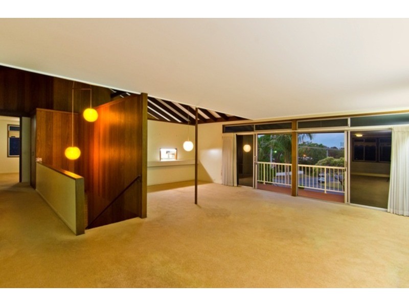 9 Petersen  Avenue, Southport QLD 4215