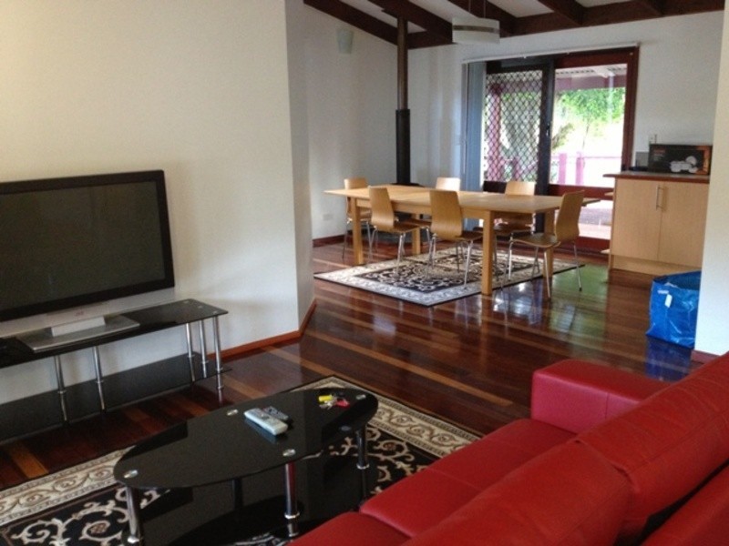 39 Warana Avenue, Southport QLD 4215