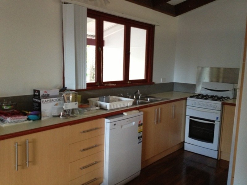 39 Warana Avenue, Southport QLD 4215