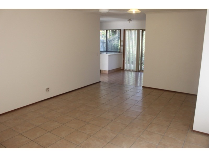 1/2 Inchcape Crescent, Ashmore QLD 4214