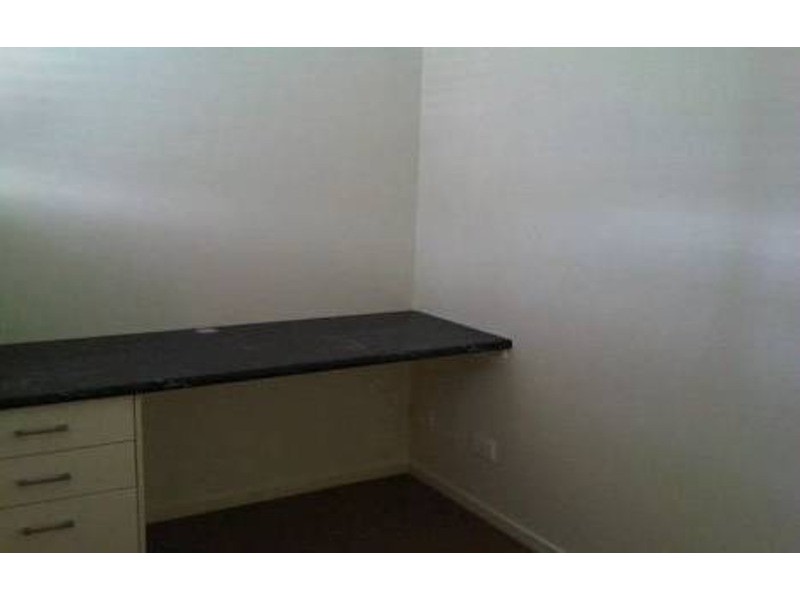 1/8 Fourth Avenue, Labrador QLD 4215