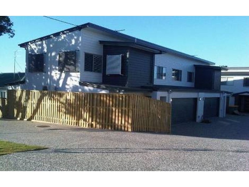 1/8 Fourth Avenue, Labrador QLD 4215