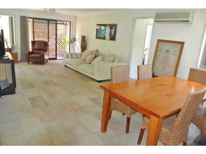 32 golden Crescent, Southport QLD 4215