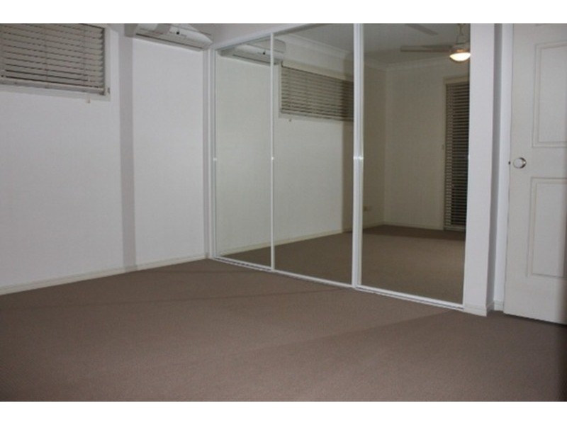 2/129 Eugaree Street, Southport QLD 4215
