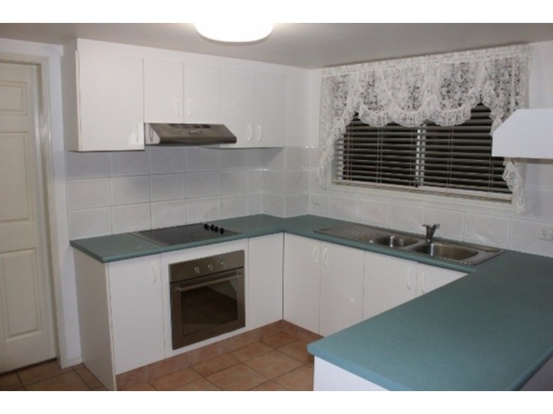 2/129 Eugaree Street, Southport QLD 4215