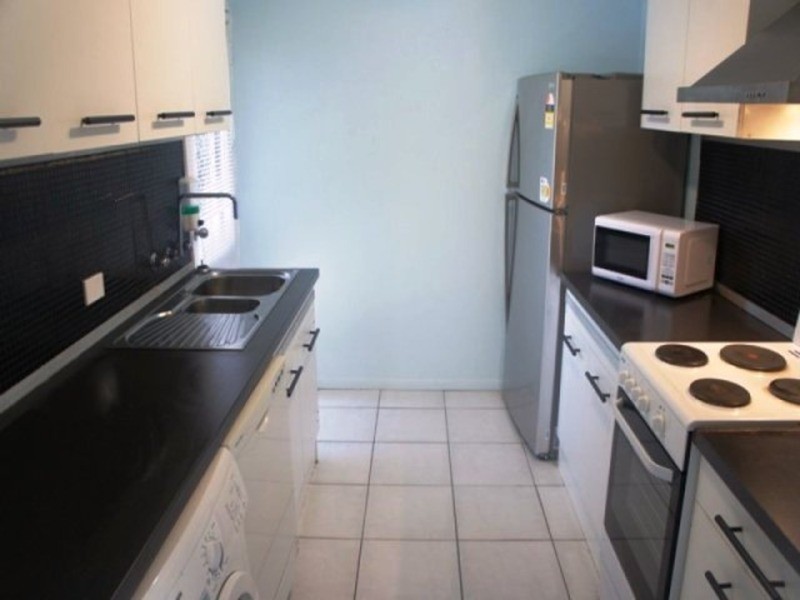 1 /217 Central Street, Labrador QLD 4215