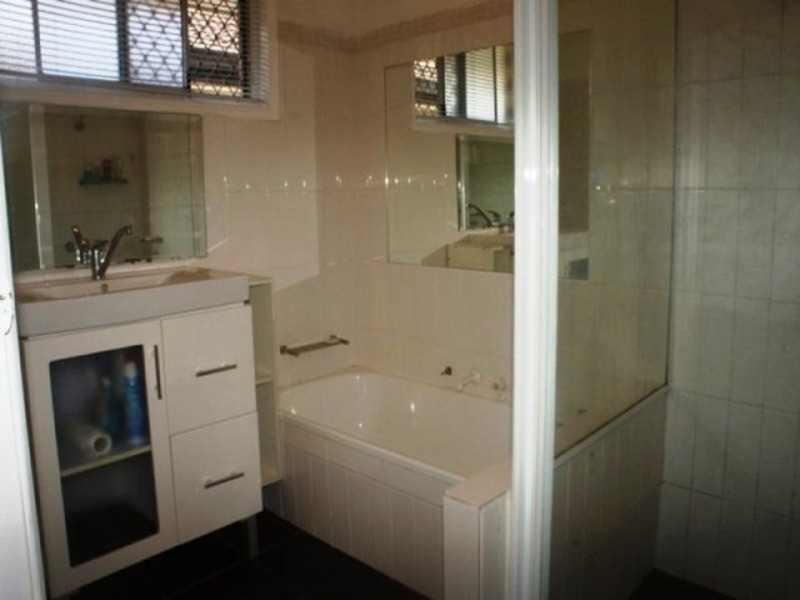 1 /217 Central Street, Labrador QLD 4215